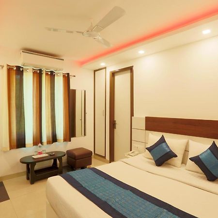 Hotel Ark Wood New Delhi Exterior photo
