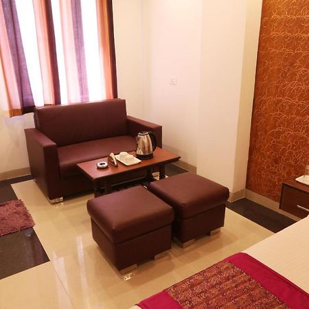 Hotel Ark Wood New Delhi Exterior photo