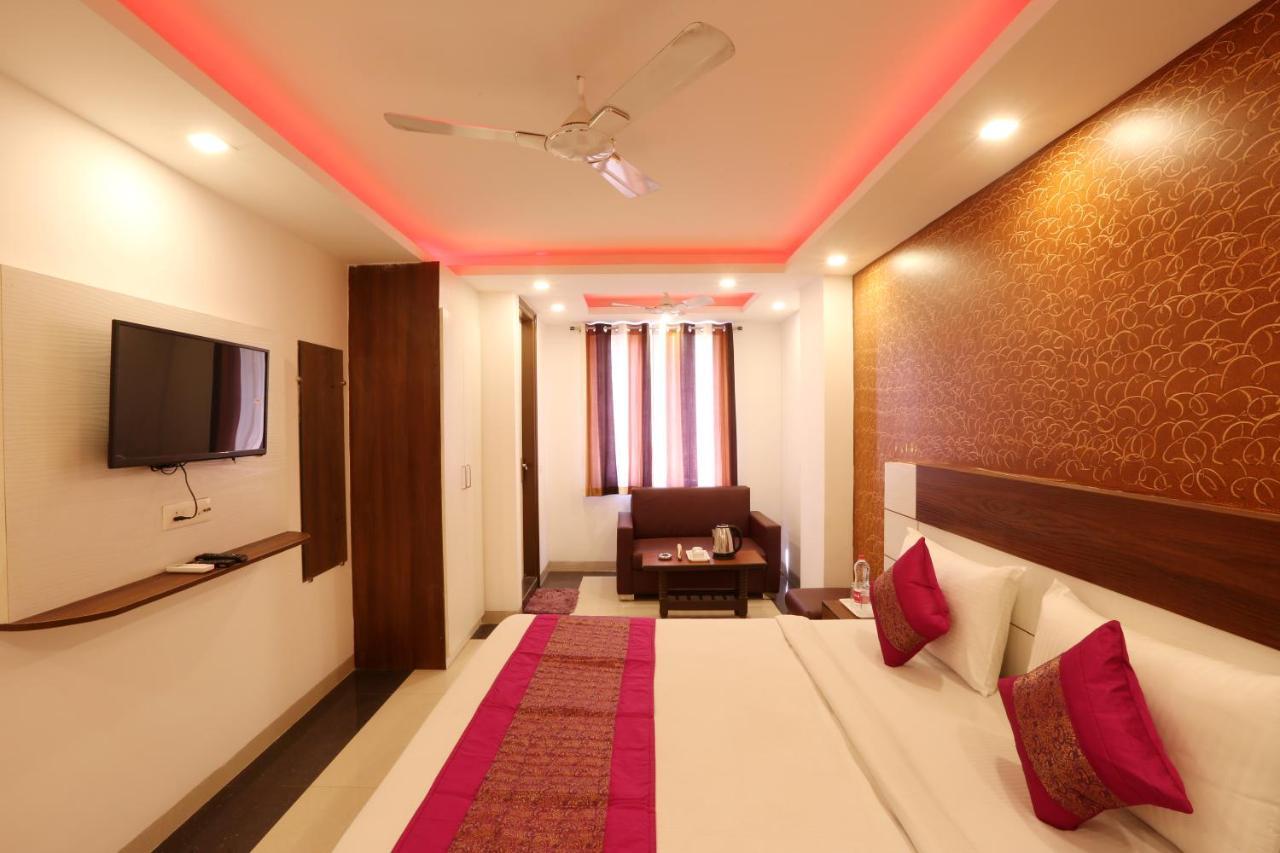 Hotel Ark Wood New Delhi Exterior photo