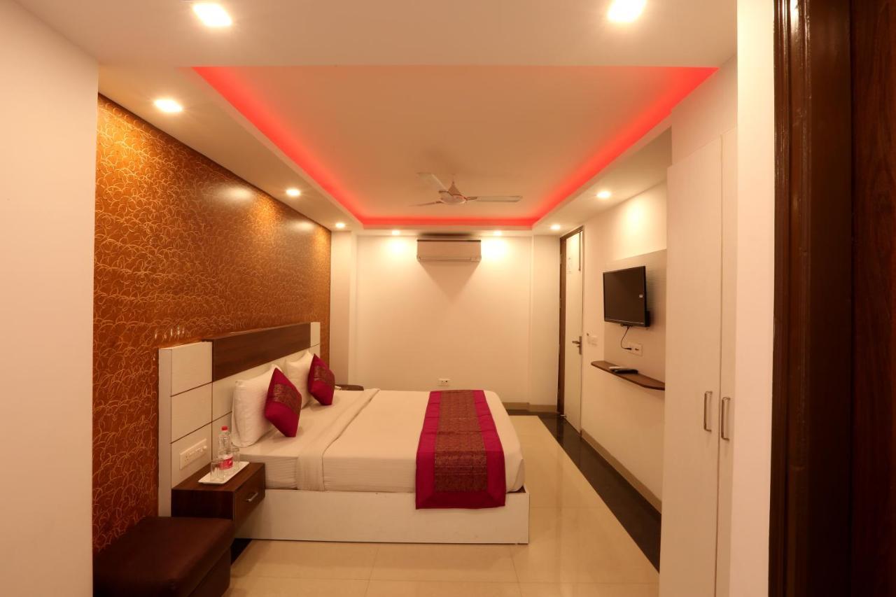 Hotel Ark Wood New Delhi Exterior photo