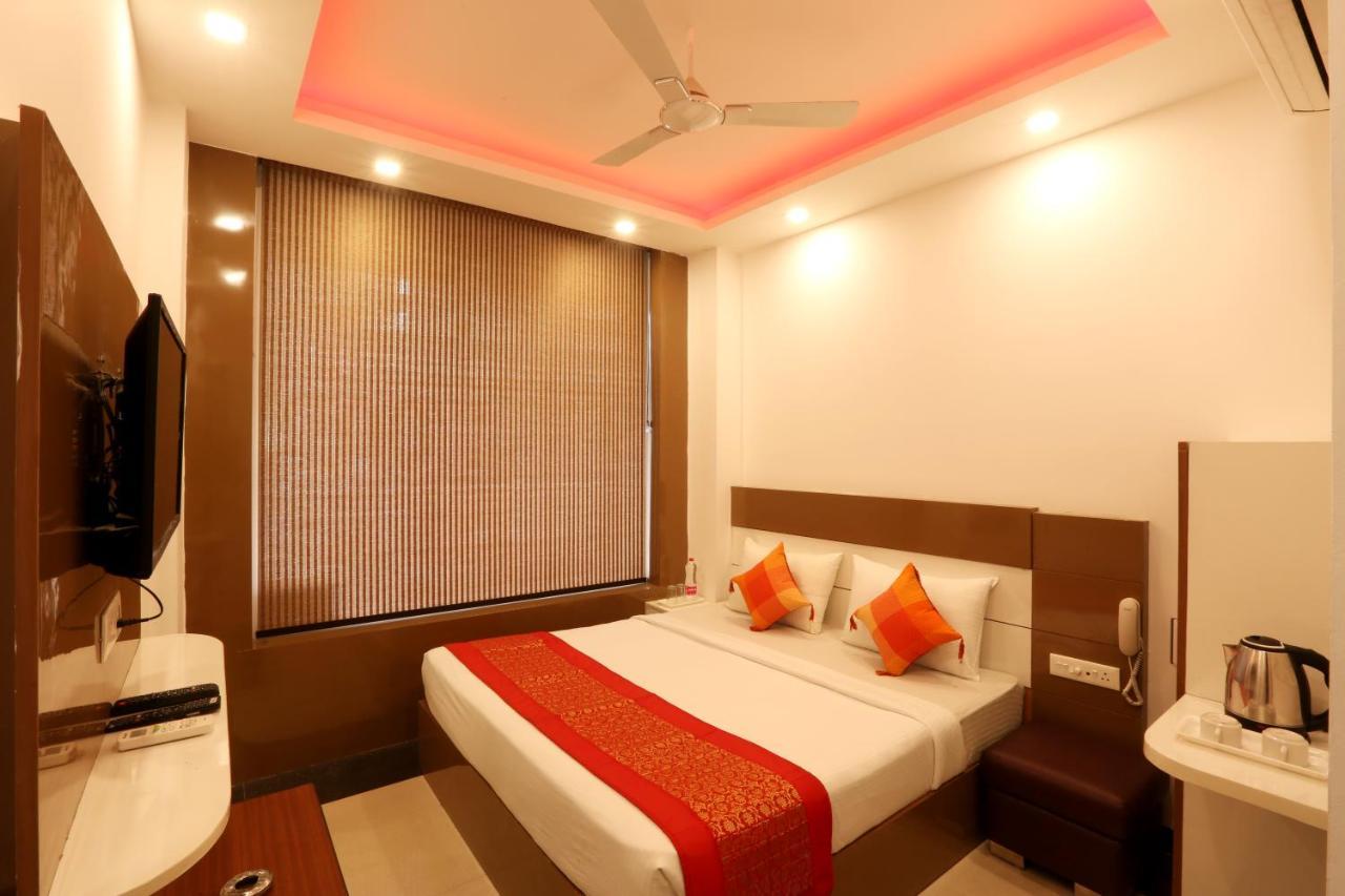 Hotel Ark Wood New Delhi Exterior photo