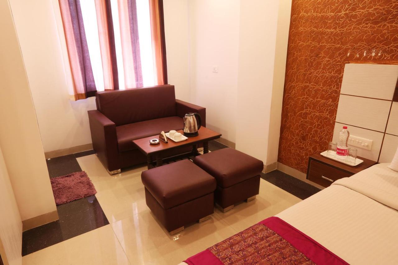 Hotel Ark Wood New Delhi Exterior photo