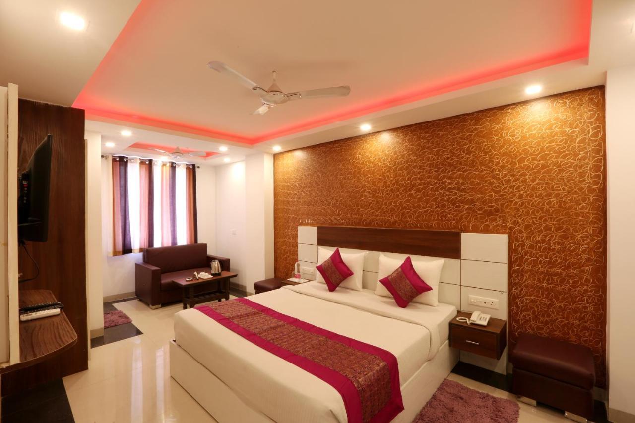 Hotel Ark Wood New Delhi Exterior photo