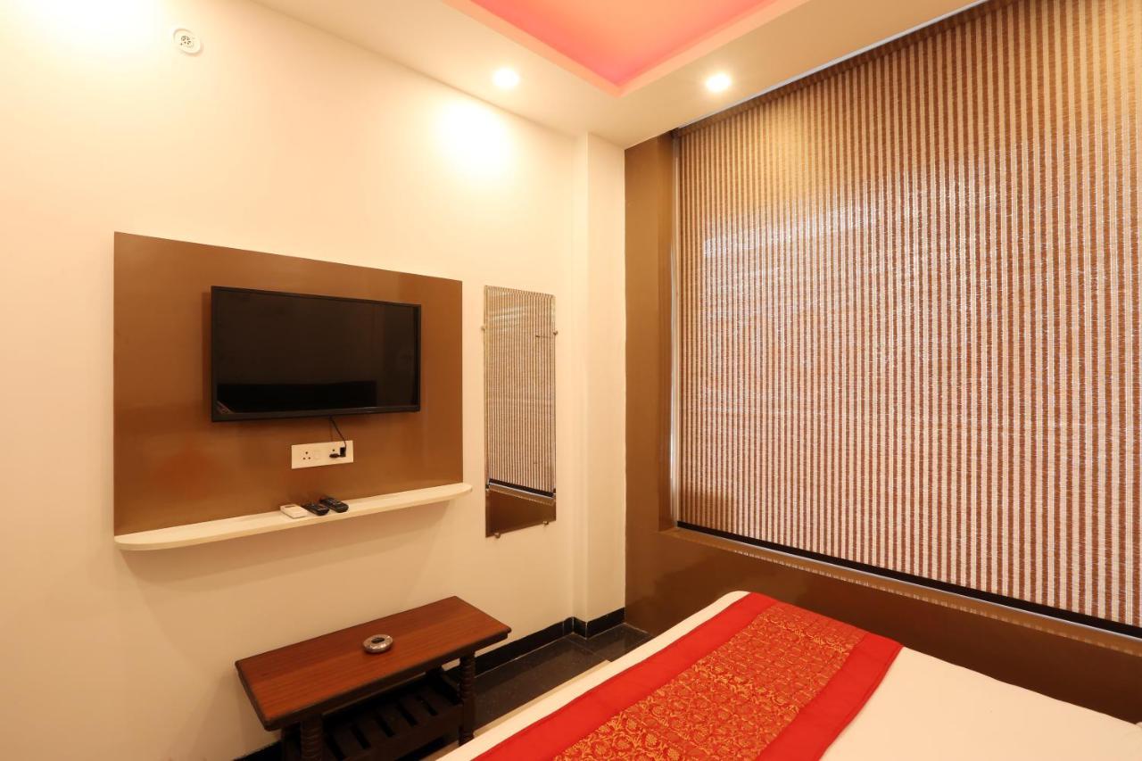 Hotel Ark Wood New Delhi Exterior photo