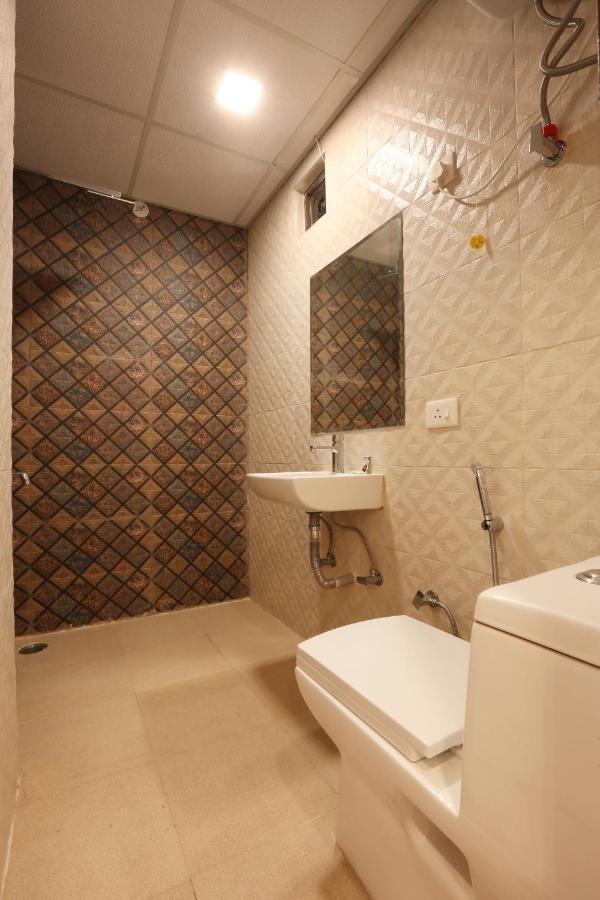 Hotel Ark Wood New Delhi Exterior photo