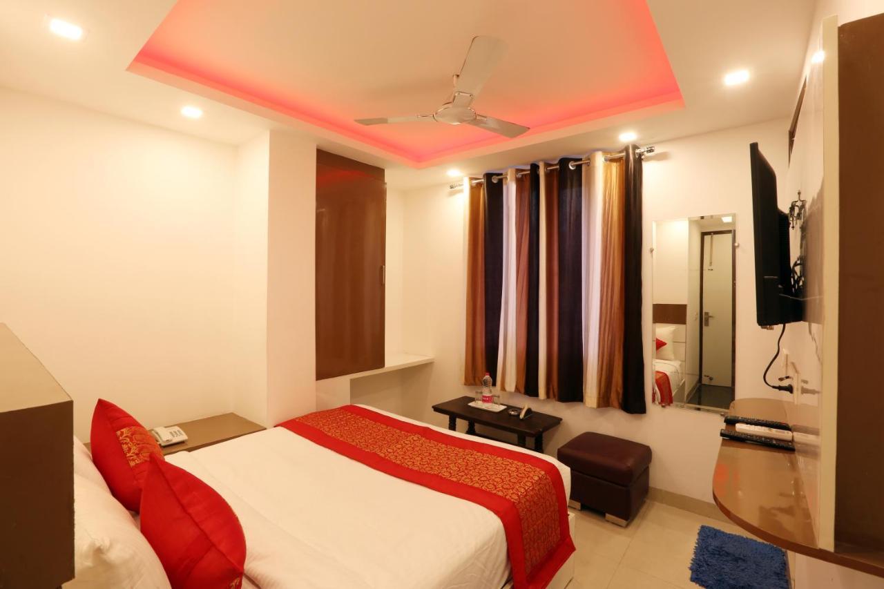 Hotel Ark Wood New Delhi Exterior photo