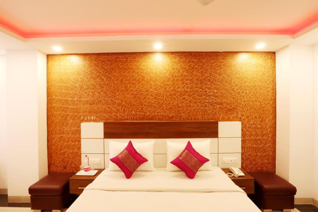 Hotel Ark Wood New Delhi Exterior photo