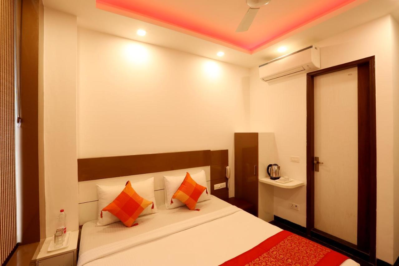 Hotel Ark Wood New Delhi Exterior photo