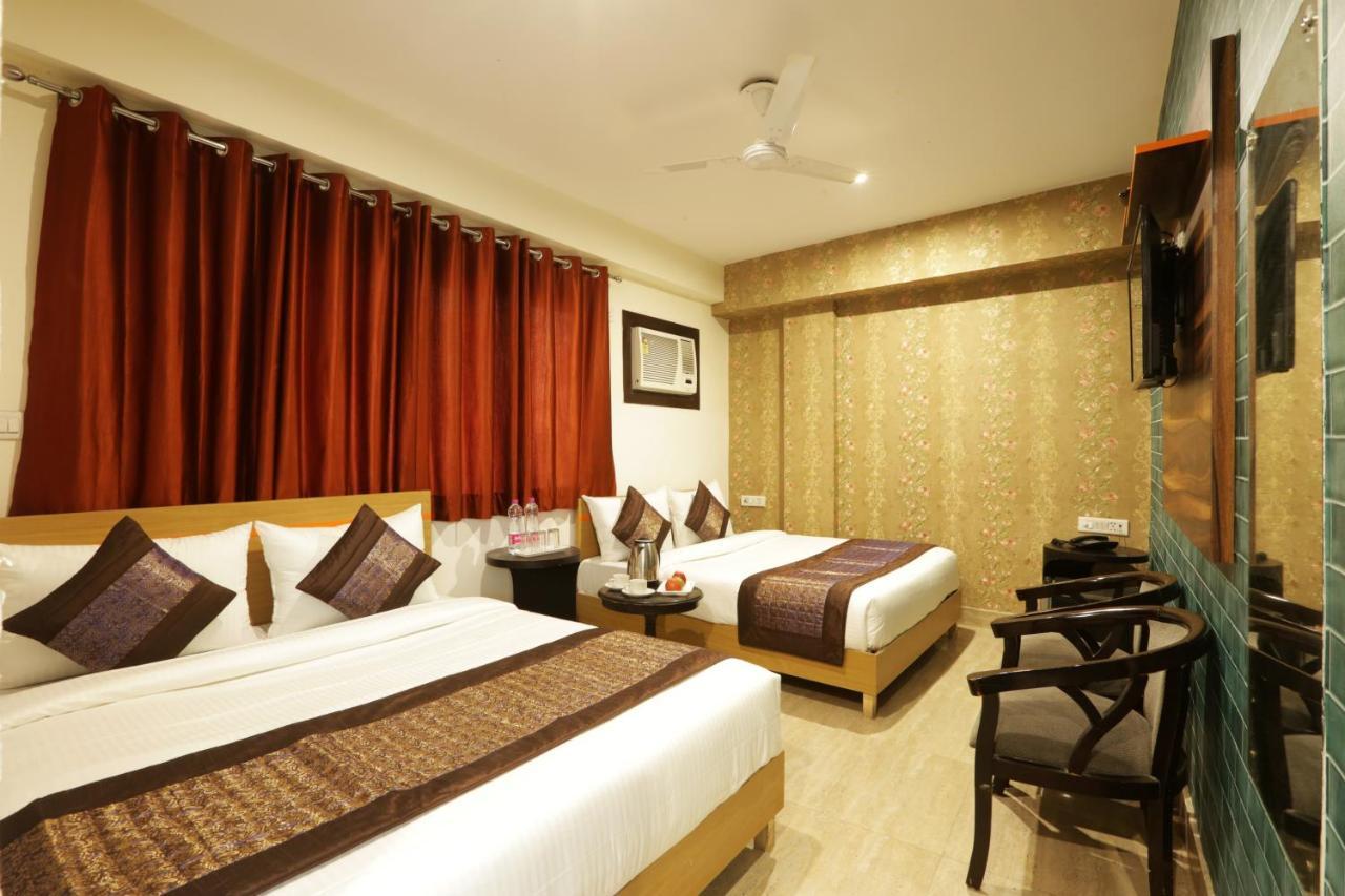 Hotel Ark Wood New Delhi Exterior photo