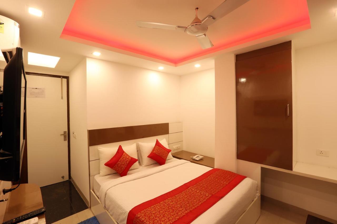 Hotel Ark Wood New Delhi Exterior photo