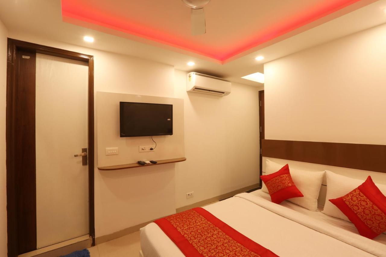 Hotel Ark Wood New Delhi Exterior photo