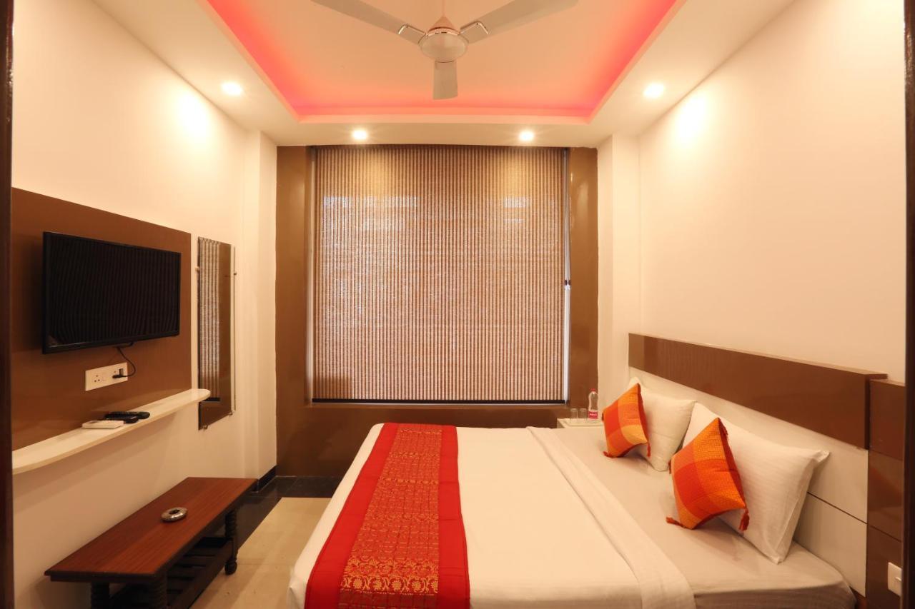 Hotel Ark Wood New Delhi Exterior photo
